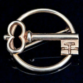 c.1935 ECKFELDT & ACKLEY 14K Yellow Gold Key Brooch Vintage Estate Late Art Deco