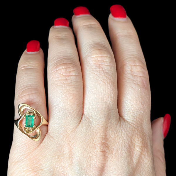 1970s Vintage Emerald 14K Yellow Gold Mid-Century Modern Swirl Ring Retro Gift 