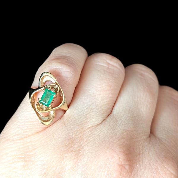 1970s Vintage Emerald 14K Yellow Gold Mid-Century Modern Swirl Ring Retro Gift 
