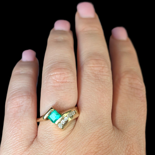 Vintage Emerald Diamonds 18k Yellow Gold Ring Estate Gift Emerald Bypass 10.6 g