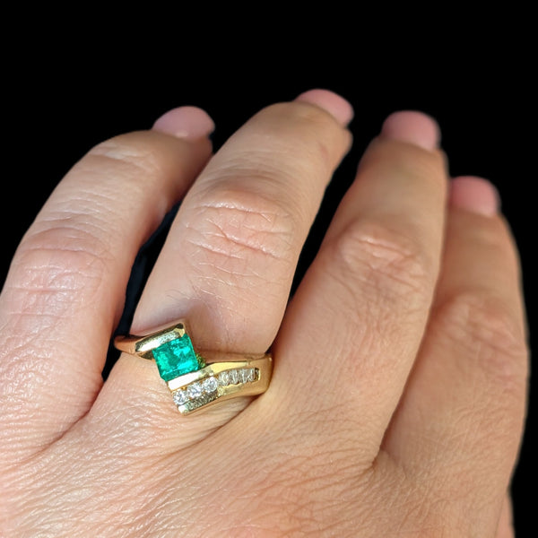 Vintage Emerald Diamonds 18k Yellow Gold Ring Estate Gift Emerald Bypass 10.6 g