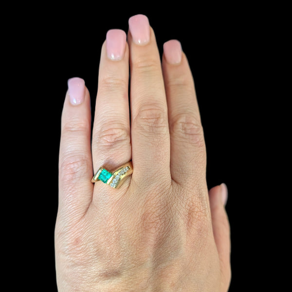 Vintage Emerald Diamonds 18k Yellow Gold Ring Estate Gift Emerald Bypass 10.6 g