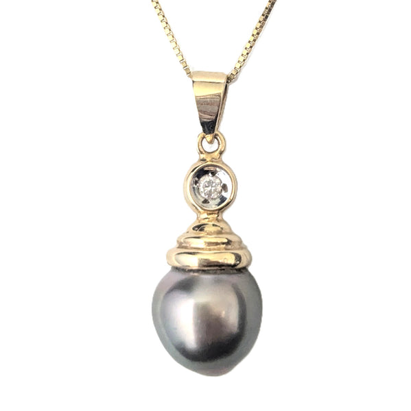 Halifax - Vintage Diamond Tahitian Pearl  white background Yellow Gold Necklace