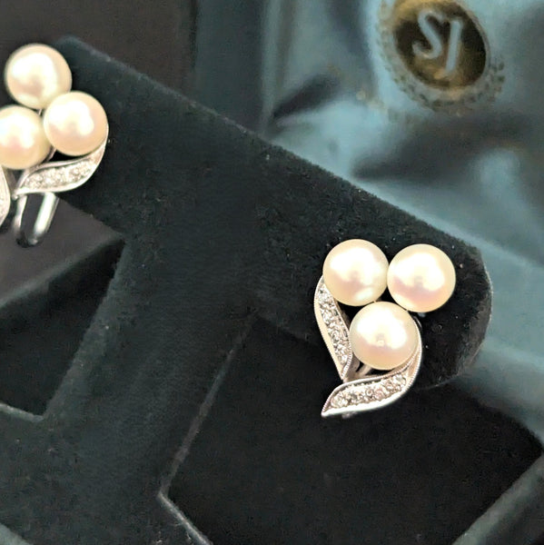 1950s Vintage Diamonds Pearls 14k White Gold Earrings Retro Non Pierced Screws side veiw
