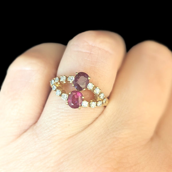 Vintage Oval Cut Rubies Diamonds 18k Yellow Gold Ring Estate Jewelry Gift