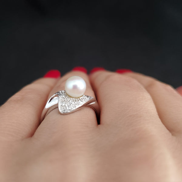 KIARA Vintage Pearl Diamond 18k White Gold Ring Estate by Kiara Estate Jewelry