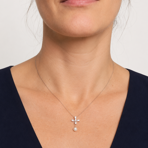 Estate Diamonds Pearl Drop Necklace 14k White Gold Pendant Chain Articulated  on a woman
